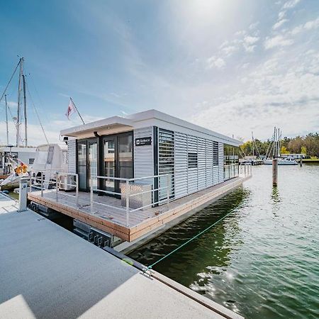 Schwimmendes Ferienhaus "Trinity" Ihr Seahome Auf Der Ostsee ペーネミュンデ エクステリア 写真