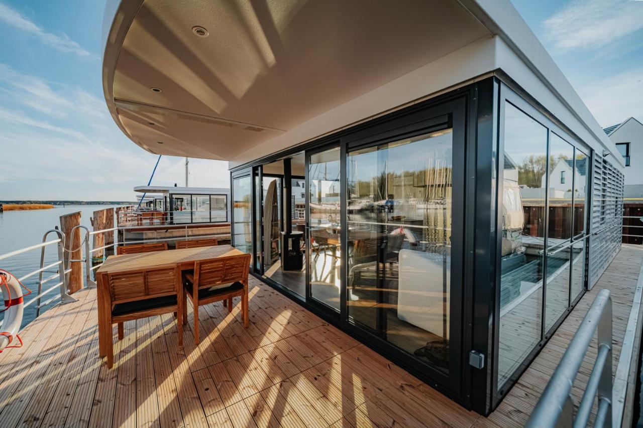 Schwimmendes Ferienhaus "Trinity" Ihr Seahome Auf Der Ostsee ペーネミュンデ エクステリア 写真