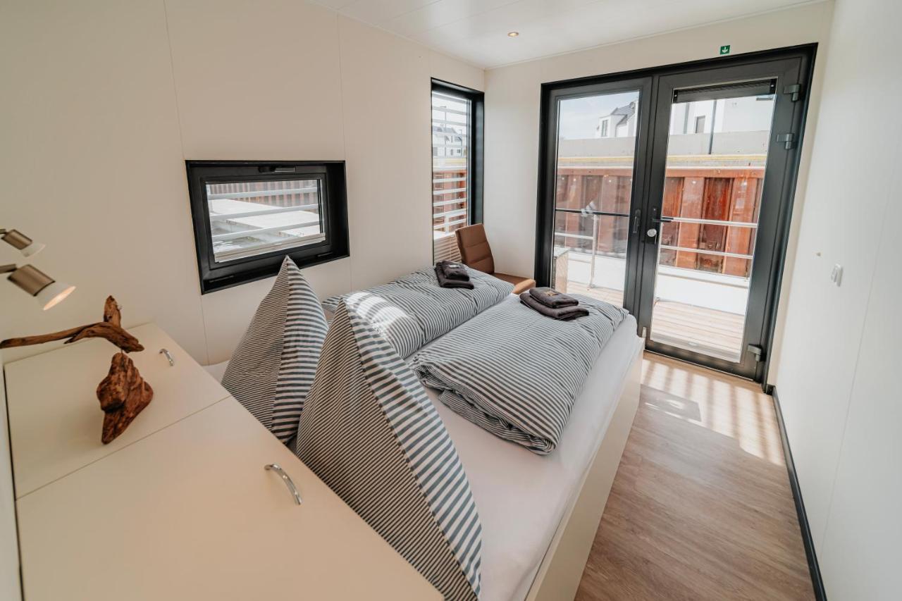 Schwimmendes Ferienhaus "Trinity" Ihr Seahome Auf Der Ostsee ペーネミュンデ エクステリア 写真
