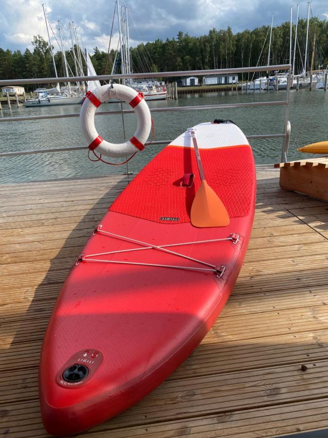 Schwimmendes Ferienhaus "Trinity" Ihr Seahome Auf Der Ostsee ペーネミュンデ エクステリア 写真