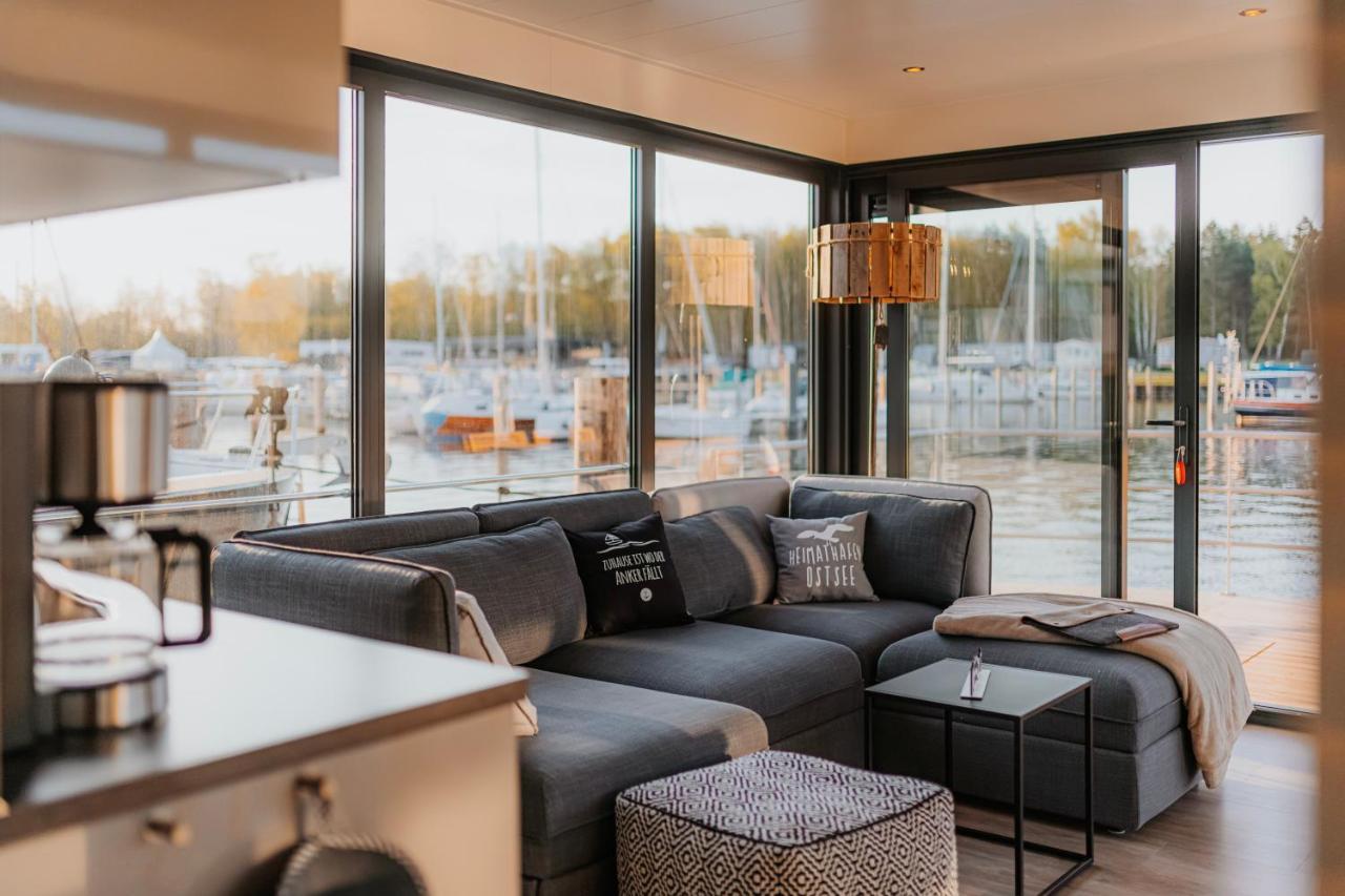 Schwimmendes Ferienhaus "Trinity" Ihr Seahome Auf Der Ostsee ペーネミュンデ エクステリア 写真